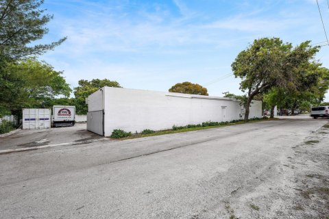 Commercial property in Delray Beach, Florida № 2175402 - photo 10
