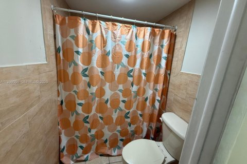 Condo in Miami, Florida, 2 bedrooms  № 1996779 - photo 4