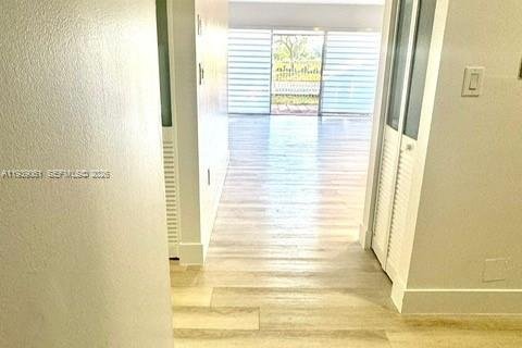 Condo in Miami, Florida, 2 bedrooms  № 1996779 - photo 16