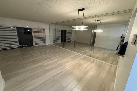 Condo in Miami, Florida, 2 bedrooms  № 1996779