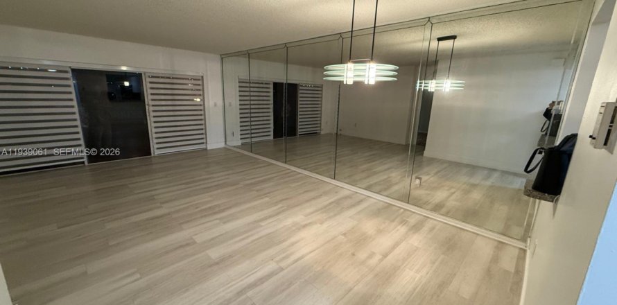 Condo in Miami, Florida, 2 bedrooms  № 1996779