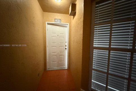 Condo in Miami, Florida, 2 bedrooms  № 1996779 - photo 5