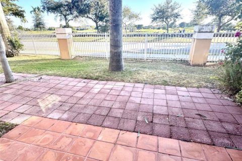 Condo in Miami, Florida, 2 bedrooms  № 1996779 - photo 28