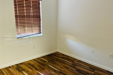 Condo in Miami, Florida, 2 bedrooms  № 1996779 - photo 14