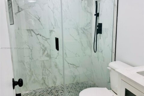 Condo in Miami, Florida, 2 bedrooms  № 1996779 - photo 13