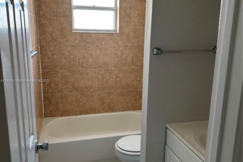 Copropriété à louer à Hallandale Beach, Floride: 1 chambre, 61.13 m2 № 1946437 - photo 7