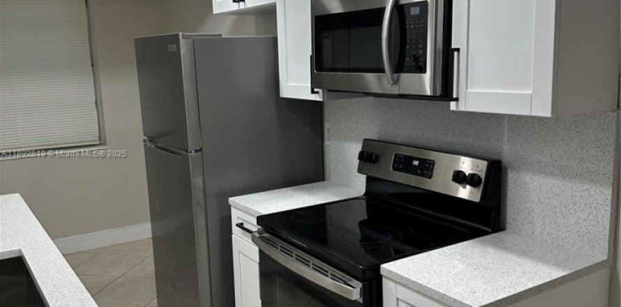 Condo à Hallandale Beach, Floride, 1 chambre  № 1946437