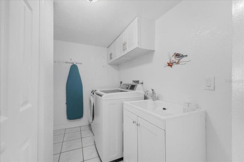 Villa ou maison à louer à Punta Gorda, Floride: 4 chambres, 279.45 m2 № 1884794 - photo 5