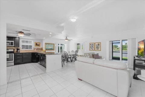 Villa ou maison à louer à Punta Gorda, Floride: 4 chambres, 279.45 m2 № 1884794 - photo 26