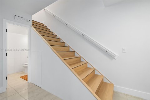 Condo in North Miami Beach, Florida, 2 bedrooms № 2268636 - photo 18