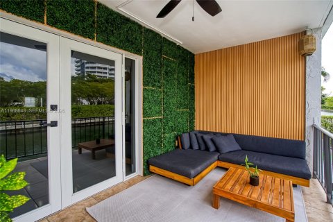Condo in North Miami Beach, Florida, 2 bedrooms № 2268636 - photo 4