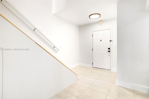 Condo in North Miami Beach, Florida, 2 bedrooms № 2268636 - photo 17