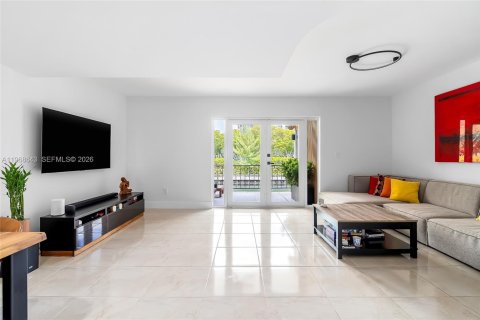 Condo in North Miami Beach, Florida, 2 bedrooms № 2268636 - photo 3