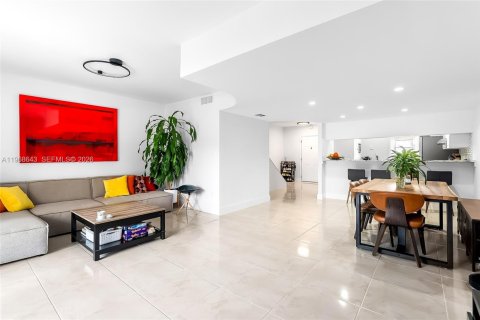 Condo in North Miami Beach, Florida, 2 bedrooms № 2268636 - photo 8