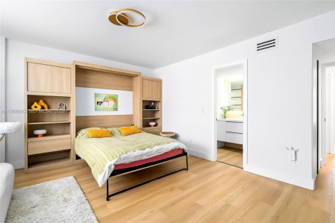 Condo in North Miami Beach, Florida, 2 bedrooms № 2268636 - photo 30
