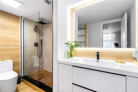 Condo in North Miami Beach, Florida, 2 bedrooms № 2268636 - photo 2