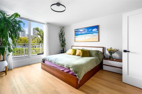 Condo in North Miami Beach, Florida, 2 bedrooms № 2268636 - photo 21
