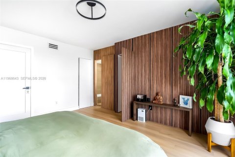Condo in North Miami Beach, Florida, 2 bedrooms № 2268636 - photo 23