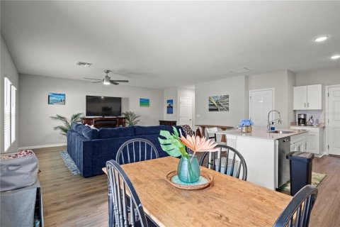 House in Wesley Chapel, Florida 4 bedrooms, 206.8 sq.m. № 2258300 - photo 12