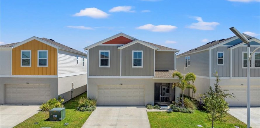 House in Wesley Chapel, Florida 4 bedrooms, 206.8 sq.m. № 2258300