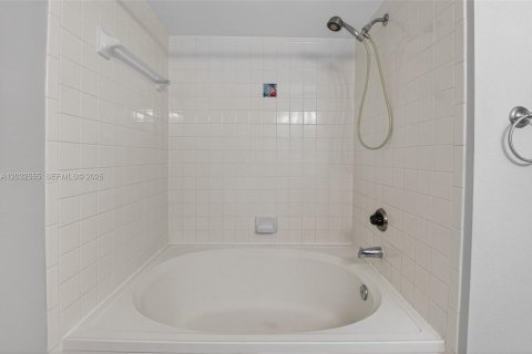 Снять в аренду кондоминиум в Делрей-Бич, Флорида 1 спальня, 54.44м2, № 2077973 - фото 14