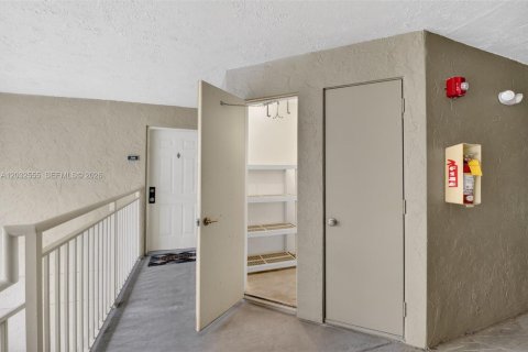 Снять в аренду кондоминиум в Делрей-Бич, Флорида 1 спальня, 54.44м2, № 2077973 - фото 19