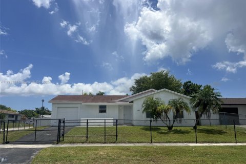 Villa ou maison à vendre à Homestead, Floride: 3 chambres, 122.45 m2 № 1864826 - photo 2