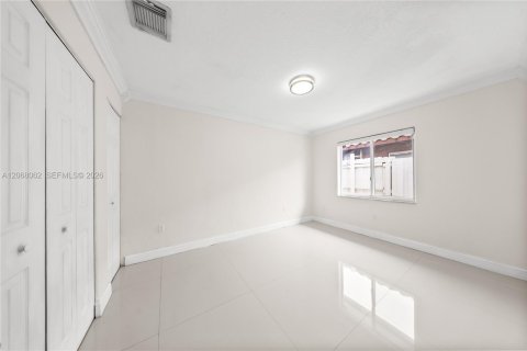 House in Hialeah Gardens, Florida 4 bedrooms, 140.75 sq.m. № 2292184 - photo 12