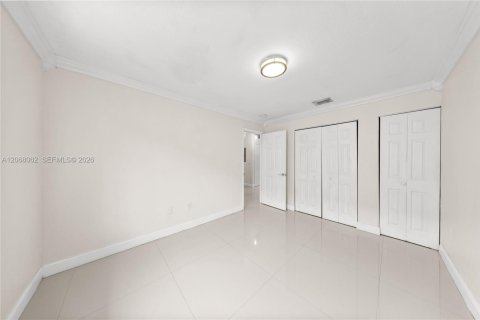 House in Hialeah Gardens, Florida 4 bedrooms, 140.75 sq.m. № 2292184 - photo 13