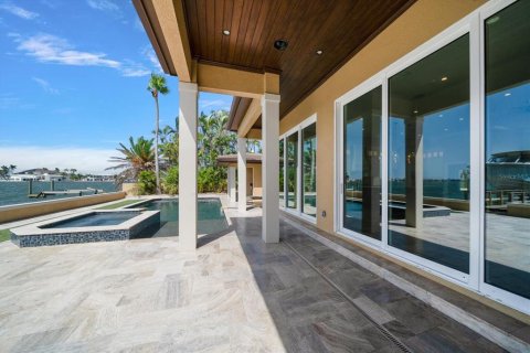House in Saint Pete Beach, Florida 5 bedrooms, 278.06 sq.m. № 1855397 - photo 17