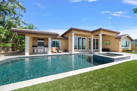 House in Saint Pete Beach, Florida 5 bedrooms, 278.06 sq.m. № 1855397 - photo 9
