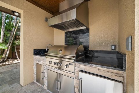 House in Saint Pete Beach, Florida 5 bedrooms, 278.06 sq.m. № 1855397 - photo 23