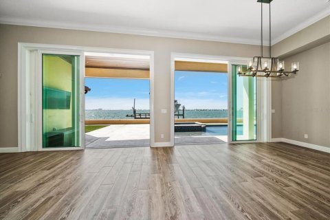 House in Saint Pete Beach, Florida 5 bedrooms, 278.06 sq.m. № 1855397 - photo 29