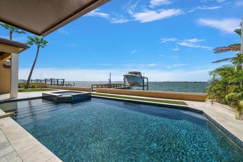 House in Saint Pete Beach, Florida 5 bedrooms, 278.06 sq.m. № 1855397 - photo 4