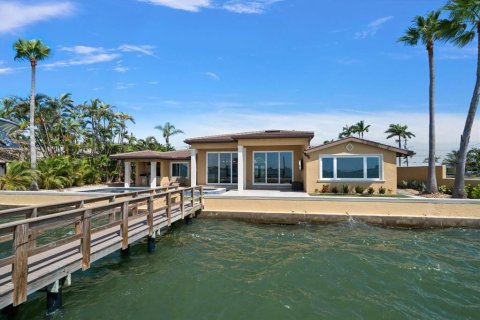 House in Saint Pete Beach, Florida 5 bedrooms, 278.06 sq.m. № 1855397 - photo 8