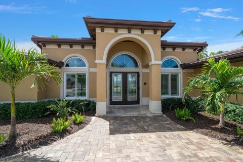 House in Saint Pete Beach, Florida 5 bedrooms, 278.06 sq.m. № 1855397 - photo 24