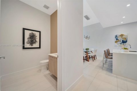 Condo in Fort Lauderdale, Florida, 2 bedrooms № 2186283 - photo 4