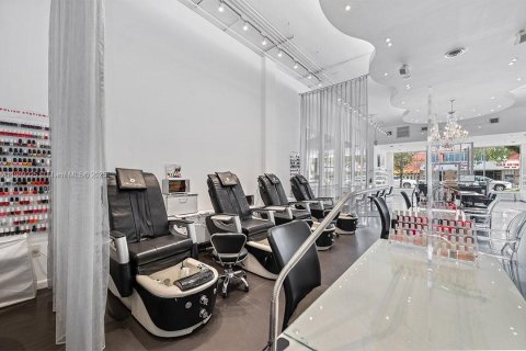 Купить коммерческую недвижимость в Корал-Гейблс, Флорида № 1964987 - фото 8