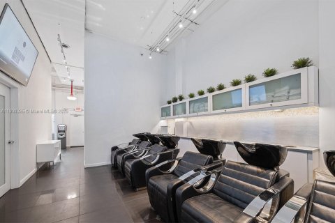 Купить коммерческую недвижимость в Корал-Гейблс, Флорида № 1964987 - фото 6