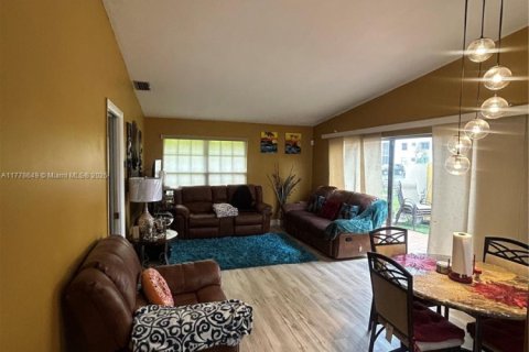 Casa en venta en Miramar, Florida, 2 dormitorios, 84.73 m2 № 1920978 - foto 5