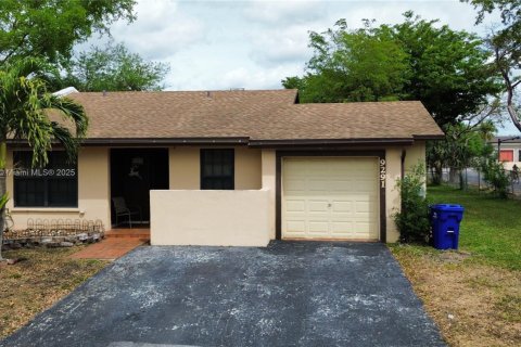 Casa en venta en Miramar, Florida, 2 dormitorios, 84.73 m2 № 1920978 - foto 1