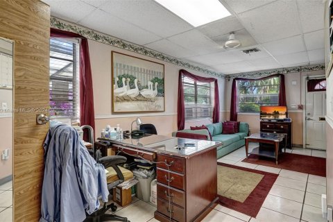 Casa en venta en Miami Gardens, Florida, 4 dormitorios, 244.15 m2 № 1728747 - foto 6
