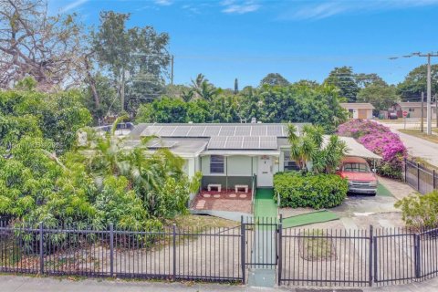 Casa en venta en Miami Gardens, Florida, 4 dormitorios, 244.15 m2 № 1728747 - foto 24