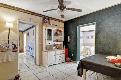 Casa en venta en Miami Gardens, Florida, 4 dormitorios, 244.15 m2 № 1728747 - foto 14