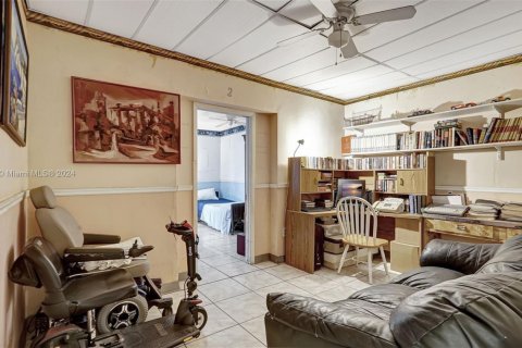 Casa en venta en Miami Gardens, Florida, 4 dormitorios, 244.15 m2 № 1728747 - foto 11