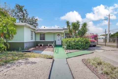 Casa en venta en Miami Gardens, Florida, 4 dormitorios, 244.15 m2 № 1728747 - foto 22