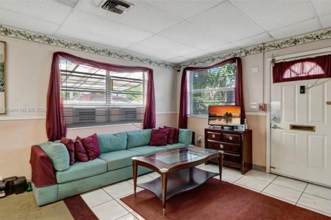 Casa en venta en Miami Gardens, Florida, 4 dormitorios, 244.15 m2 № 1728747 - foto 5
