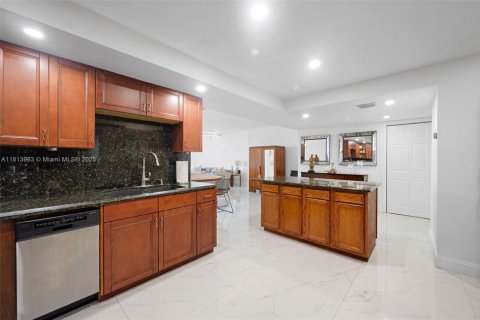 Condominio en venta en Hallandale Beach, Florida, 2 dormitorios, 139.35 m2 № 1874348 - foto 4