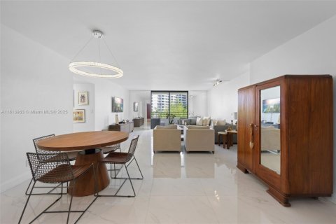 Condominio en venta en Hallandale Beach, Florida, 2 dormitorios, 139.35 m2 № 1874348 - foto 12