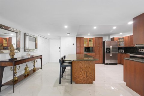 Condominio en venta en Hallandale Beach, Florida, 2 dormitorios, 139.35 m2 № 1874348 - foto 2